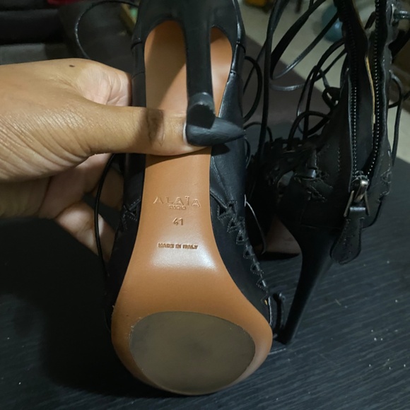 SUPER RARE ALAÏA Woven cut-out lace up sandals - Picture 11 of 12